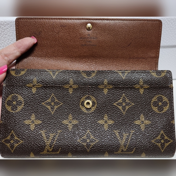LOUIS VUITTON Portefeiulle Sarah Long Bifold Monogram Wallet - Picture 8 of 16